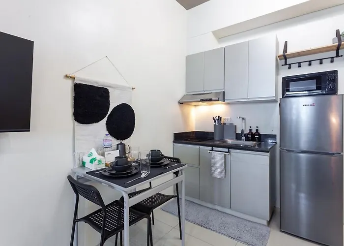 Makati Near Naia & Greenbelt - Free Parking! * Manila