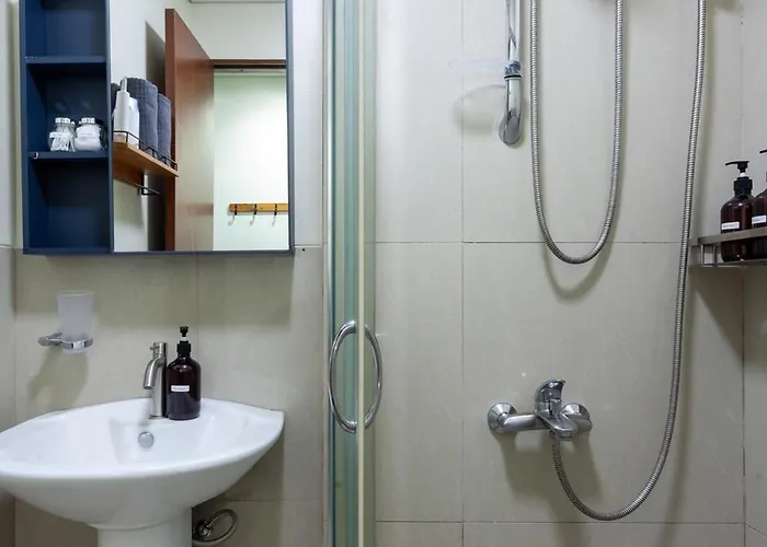 Makati Near Naia & Greenbelt - Free Parking! Manila
