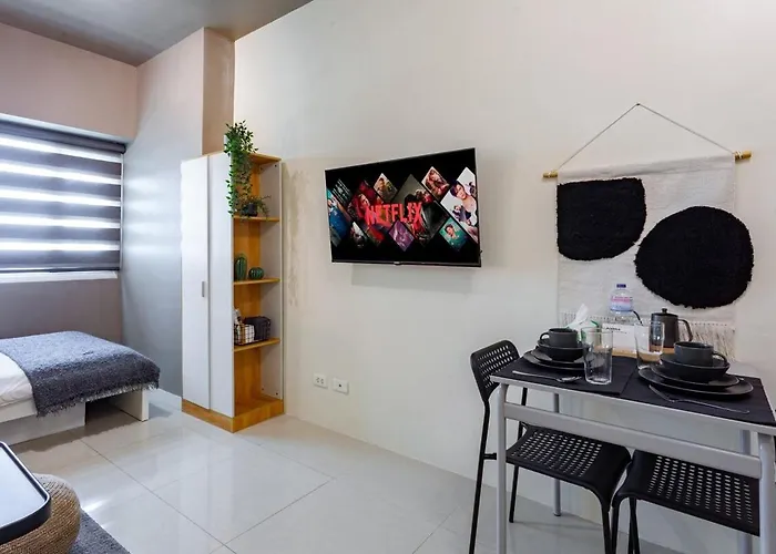 Makati Near Naia & Greenbelt - Free Parking!